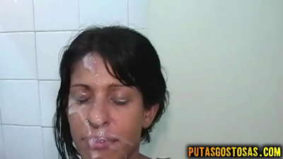 Young brunette bha beòil agus anal sex mus faighinn cum air a h-aodann