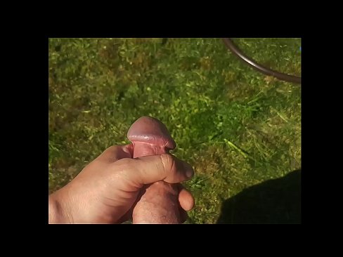 ❤️ Bidh hottie a 'faighinn a pussy pinc fucked agus cums le squirt ann an gàrradh samhraidh Porn cruaidh  leinn  ️❤