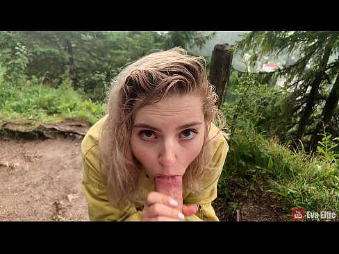 ❤️ Nighean a’ slugadh cum às deidh blowjob poblach - Eva Elfi Porn cruaidh  leinn  ️❤