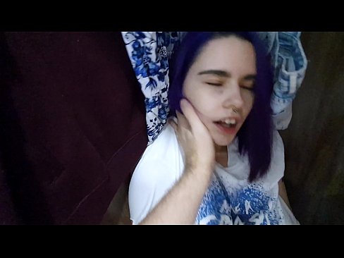 ❤️ Lorg mi mo sis anns a’ chlòsaid agus chuidich i cum Porn cruaidh  leinn  ️❤