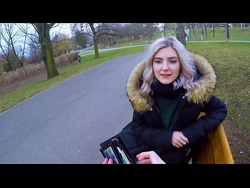 ❤️ Swallows hot cum coigreach airson airgead - blowjob anns a 'phàirc le Eva Elfie Porn cruaidh  leinn  ️❤